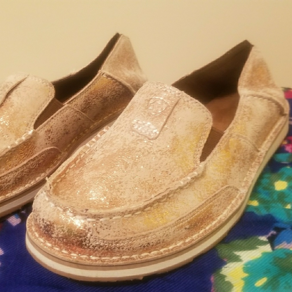 NWOT Ariat cruiser rose gold loafers